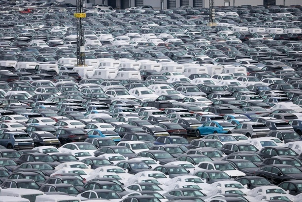 Bild vergrößern: Neuwagenmarkt legt im April zu - E-Auto-Anteil deutlich gesunken
