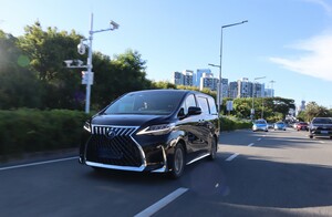 Im Lexus LM durch Shenzhen - Raumfahrt erster Klasse
