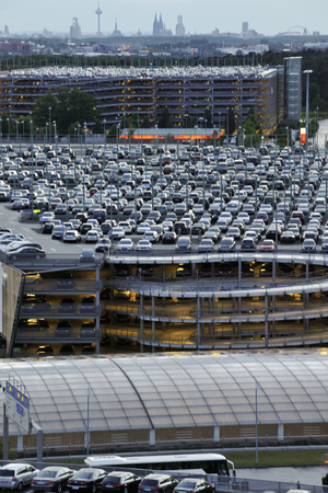 Parkkosten am Flughafen  - Günstig bis teuer 