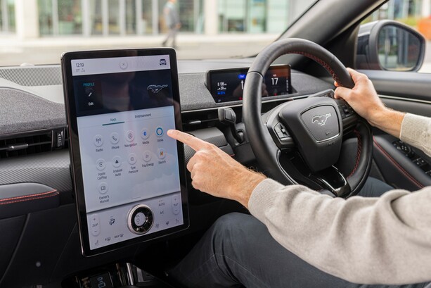 Bild vergr&ouml;&szlig;ern: Umfrage: Stimmen von digitalen Sprachassistenten - Lieber eine Frauenstimme