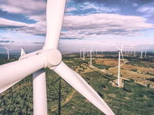 Stromerzeugung in Deutschland - Erneuerbare liegen 2023 vorne