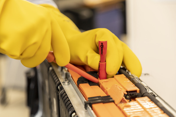 Bild vergr&ouml;&szlig;ern: Reparaturkosten-Statistik - E-Autos sind in der Werkstatt teurer als Verbrenner