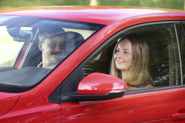 Bild vergr&ouml;&szlig;ern: Begleitetes Fahren mit 17 - Weniger Unfallrisiko und geringere Versicherungsbeiträge