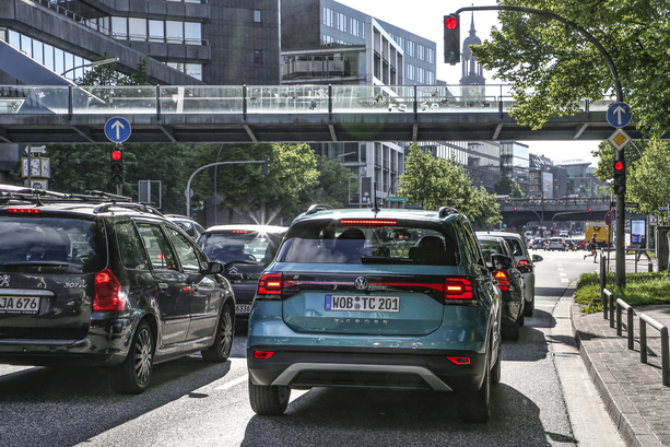 Bild vergr&ouml;&szlig;ern: Verkehrsfluss-Statistik   - In Hamburg stockt es  