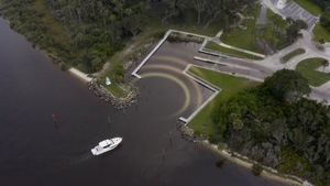 Automatisiertes Bootfahren  - Anlegeassistent steuert in die Lücke 