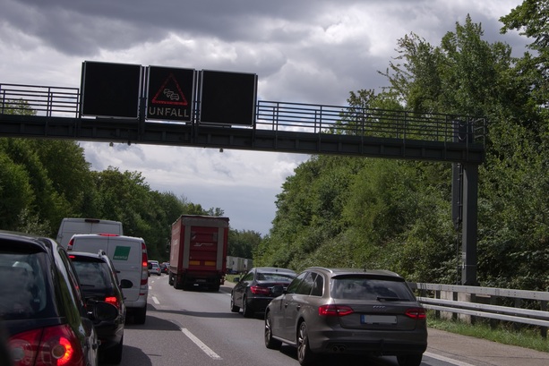Bild vergr&ouml;&szlig;ern: Stauprognose  - Osterferien sorgen für volle Autobahnen