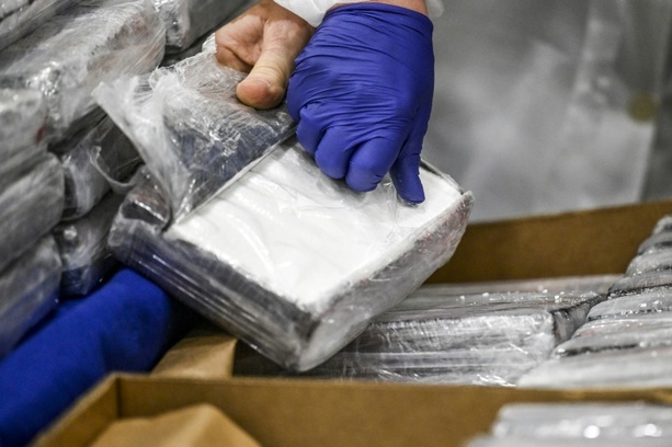 Bild vergrößern: Kokain-Großrazzia in Niedersachsen und Nordrhein-Westfalen - zwei Festnahmen