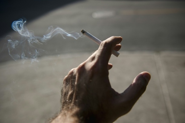Bild vergrößern: Drogenbeauftragter: In Großbritannien diskutiertes Rauchverbot auch Modell für Deutschland