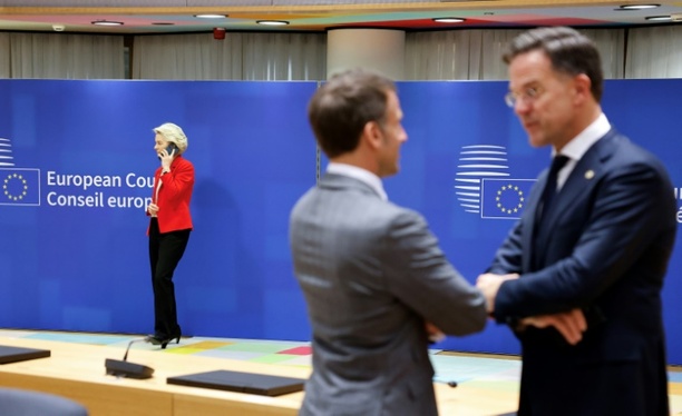 Bild vergrößern: EU-Gipfel wird mit Beratungen über schwächelnde Wirtschaft fortgesetzt