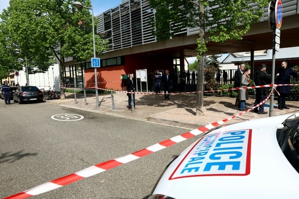 Bild vergrößern: Erneut zwei Kinder bei Messerangriff vor ihrer Schule in Frankreich verletzt