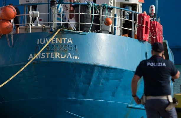 Bild vergrößern: Gericht in Italien lässt Anklagen gegen Seenotretter fallen