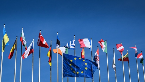 Bild vergrößern: Europaparlament stimmt über Reform der EU-Schuldenregeln ab