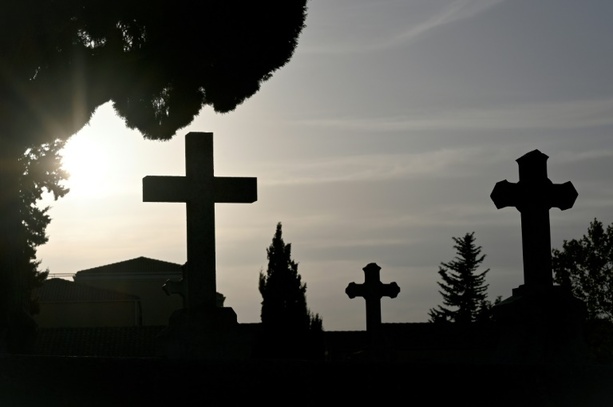 Bild vergrößern: Gericht: Auffallend farbige Grabskulptur auf Friedhof nicht gestattet
