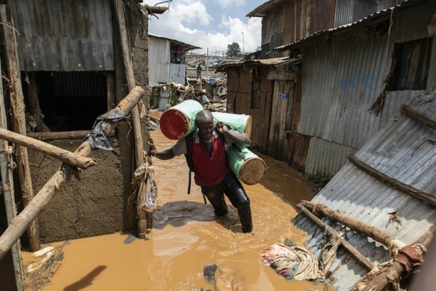 Bild vergrößern: Mindestens vier Tote bei Überschwemmungen in Kenias Hauptstadt Nairobi