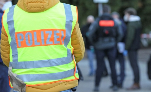 Bild vergrößern: Rechtsextremismusverdacht gegen Beamten nach tödlichem Polizeieinsatz in Nienburg