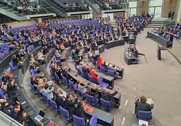 Bild vergrößern: Bundestag beschließt Reform des Klimaschutzgesetzes