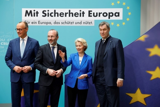 Bild vergrößern: CSU-Parteitag berät über Europaprogramm: Für ein starkes Bayern in Europa
