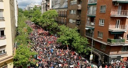Tausende demonstrieren für Verbleib von Spaniens Regierungschef Snchez im Amt