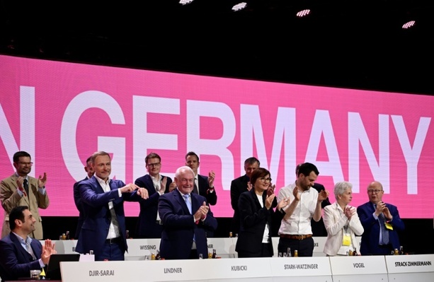 Bild vergrößern: FDP setzt Bundesparteitag fort