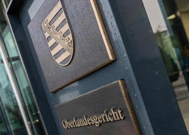 Bild vergrößern: Rechtsextremer Verlag: OLG Dresden verurteilt drei Angeklagte wegen Mitarbeit