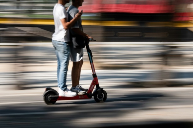 Bild vergrößern: Verband: Verkehrsunternehmen sollen E-Scooter-Verbot in Bus und Bahn überdenken