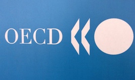 OECD hebt Ausblick für Weltwirtschaft an - Prognose für Deutschland abgesenkt