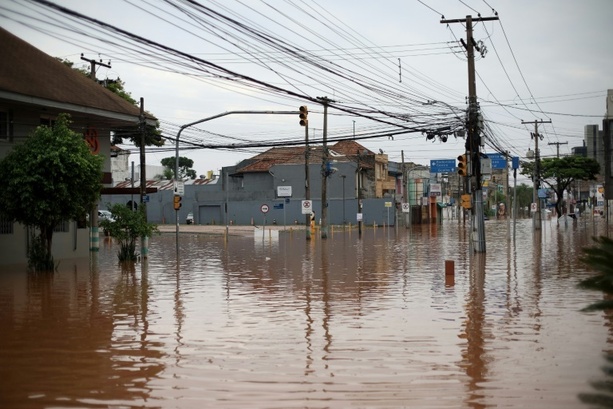Bild vergrößern: Mehr als 50 Tote bei schweren Überschwemmungen in Brasilien