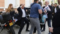 Frankreich: Rechtsextremer Parteichef Zemmour auf Korsika mit Eiern beworfen