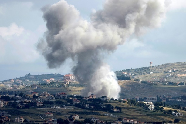 Bild vergrößern: Libanon meldet vier Tote bei israelischen Angriff - Hisbollah schießt mit Raketen