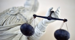 Überforderte Richterin hortete Akten in Keller: Geringere Strafe verhängt