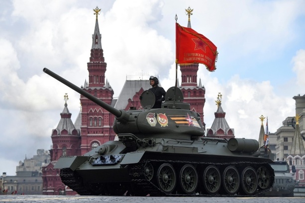 Bild vergrößern: Militärparade in Moskau zur Feier des Sieges der Sowjetunion über Nazi-Deutschland