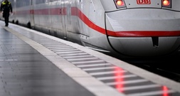 Mann lässt sich im Bahnhof Hamm von Zug überrollen und bleibt unversehrt