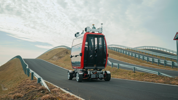 Bildergalerie: Zwitter-Seilbahn für den ÖPNV  - Erst am Kabel, dann auf dem Asphalt 