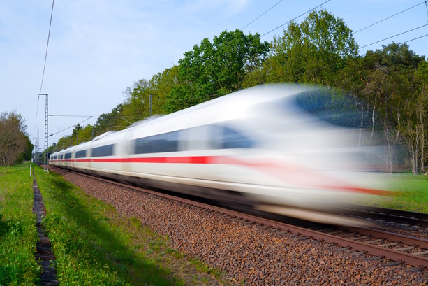 Bild vergr&ouml;&szlig;ern: Reiseverkehr - Mehr Schiene, weniger Straße