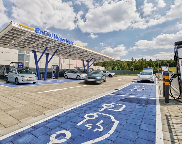 Bild vergr&ouml;&szlig;ern: Schnellladesäulen in Deutschland - EnBW baut Marktführerschaft aus