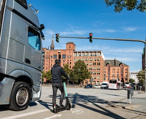 Umfrage zur Verkehrssicherheit - Trucker schalten Assistenzsysteme häufig aus