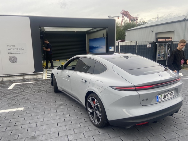 Bild vergr&ouml;&szlig;ern: Umfrage zu Wechselakku-Technologie  - Mehrheit sieht Vorteile 