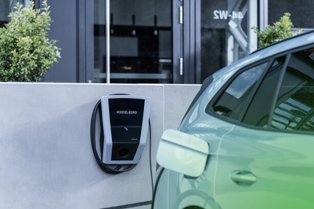 Bild vergr&ouml;&szlig;ern: Auto-Kaufpläne  - Deutsche E-Auto-Skepsis gewachsen 