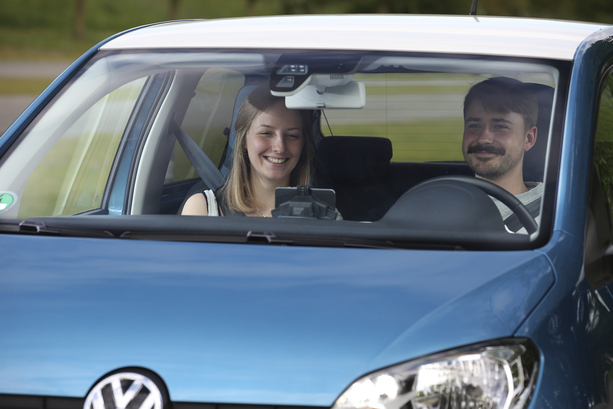 Bild vergr&ouml;&szlig;ern: Umfrage zum Valentinstag  - Keine Liebe für Alkohol am Steuer 