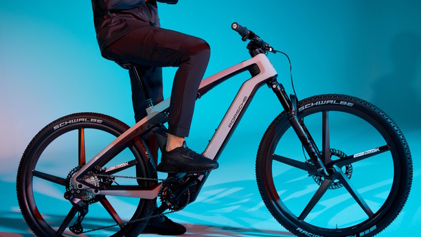 Bild vergr&ouml;&szlig;ern: Porsche überarbeitet das eBike Sport  - Leicht und geländetauglich