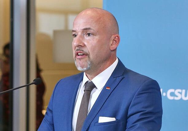 Bild vergr&ouml;&szlig;ern: CSU-Landesgruppenchef lehnt höhere Abgaben für Reiche ab