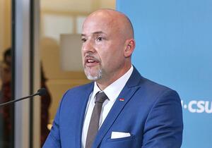 CSU-Landesgruppenchef lehnt höhere Abgaben für Reiche ab