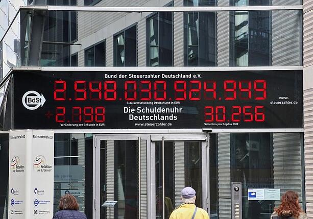 Bild vergr&ouml;&szlig;ern: Expertenkommission zur Schuldenbremse legt Vorschläge später vor