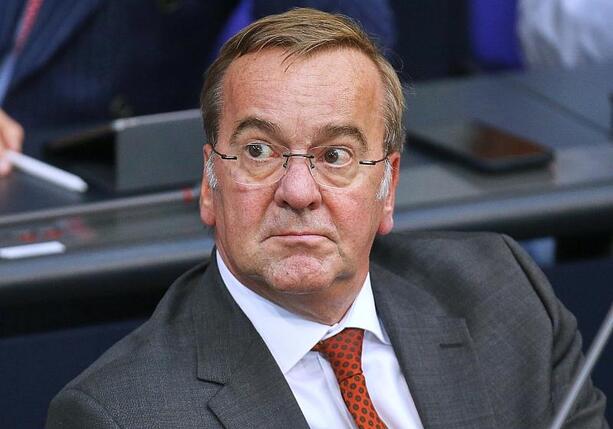 Bild vergr&ouml;&szlig;ern: Verteidigungsminister warnt vor Krieg im Weltraum