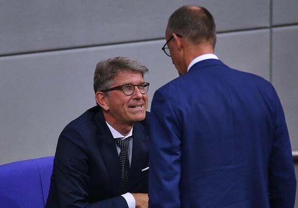 Bild vergrößern: Weimer widerspricht Merz bei Veggie-Wurst-Verbot