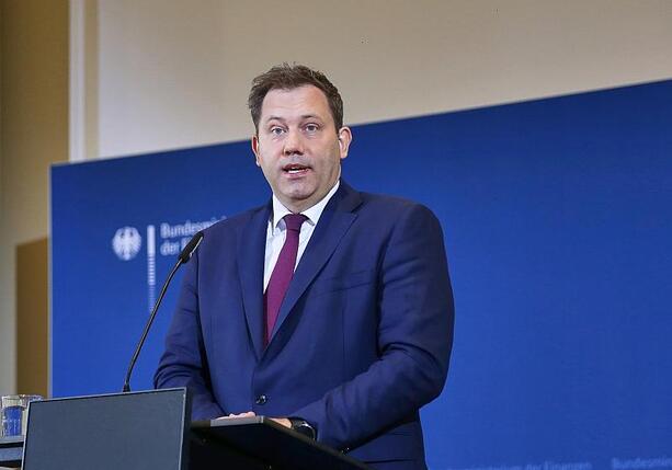 Bild vergr&ouml;&szlig;ern: Steuerschätzer schrauben Erwartungen nach oben