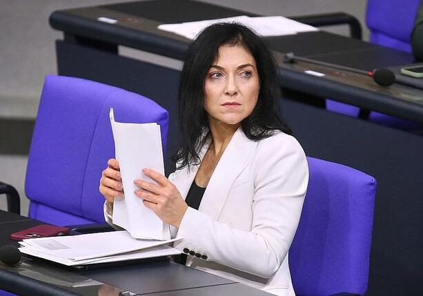 Bild vergr&ouml;&szlig;ern: Grüne werfen Reiche Untätigkeit in Chipkrise vor