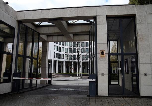 Bild vergrößern: GBA: Tatverdächtiger wegen Aufrufen zu Anschlägen festgenommen