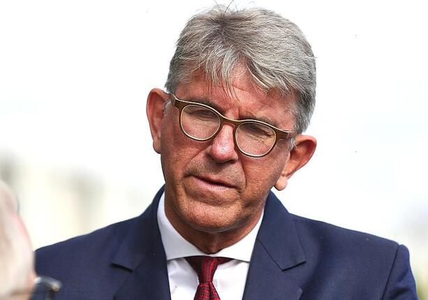 Bild vergrößern: Kulturstaatsminister besorgt über Lage der Demokratie