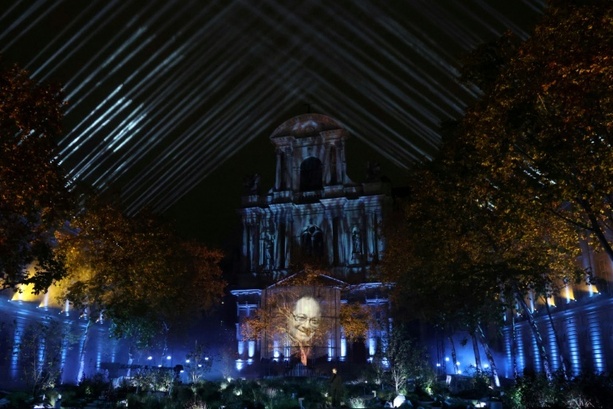 Bild vergrößern: Frankreich gedenkt der Opfer der Pariser Anschläge von 2015